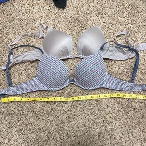 2 Victoria secret bras size 34B